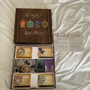Munchkin Deluxe Harry Potter Game with Colorful House Crests